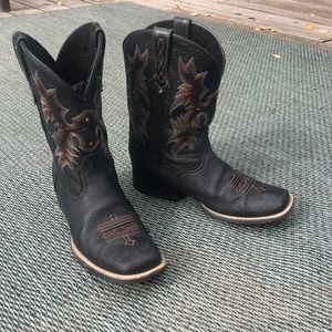ARIAT youth cowboy boot, SIZE 4